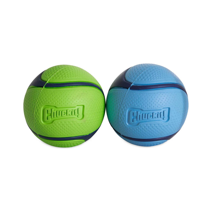 Chuckit! Sniff Fetch Bal duo: blauwe bal met baconluchtje en groene bal met pindakaasluchtje