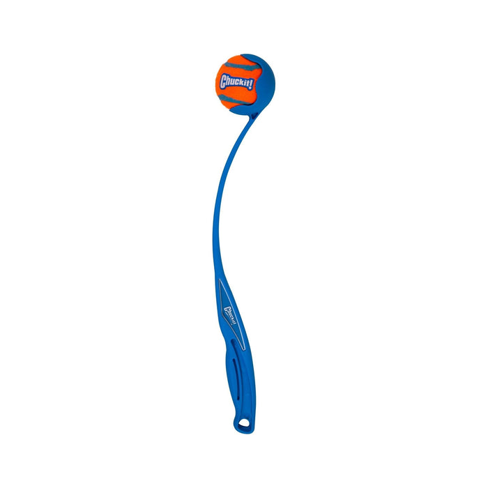 Chuckit! Sport ballenwerper, blauwe werpstok met een Chuckit!-bal in de kop, productfoto