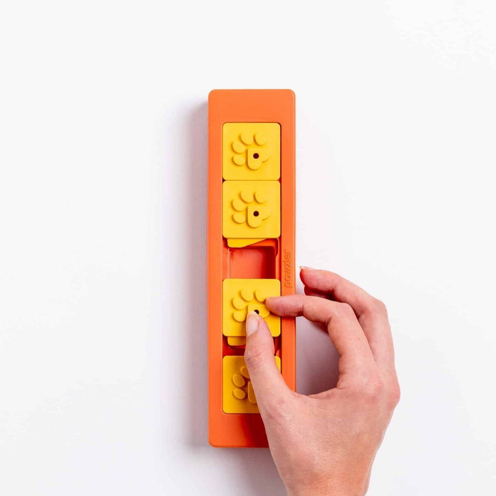 Geel dekseltje van het Pawzler Zhu puzzelstuk verschuiven met de hand
