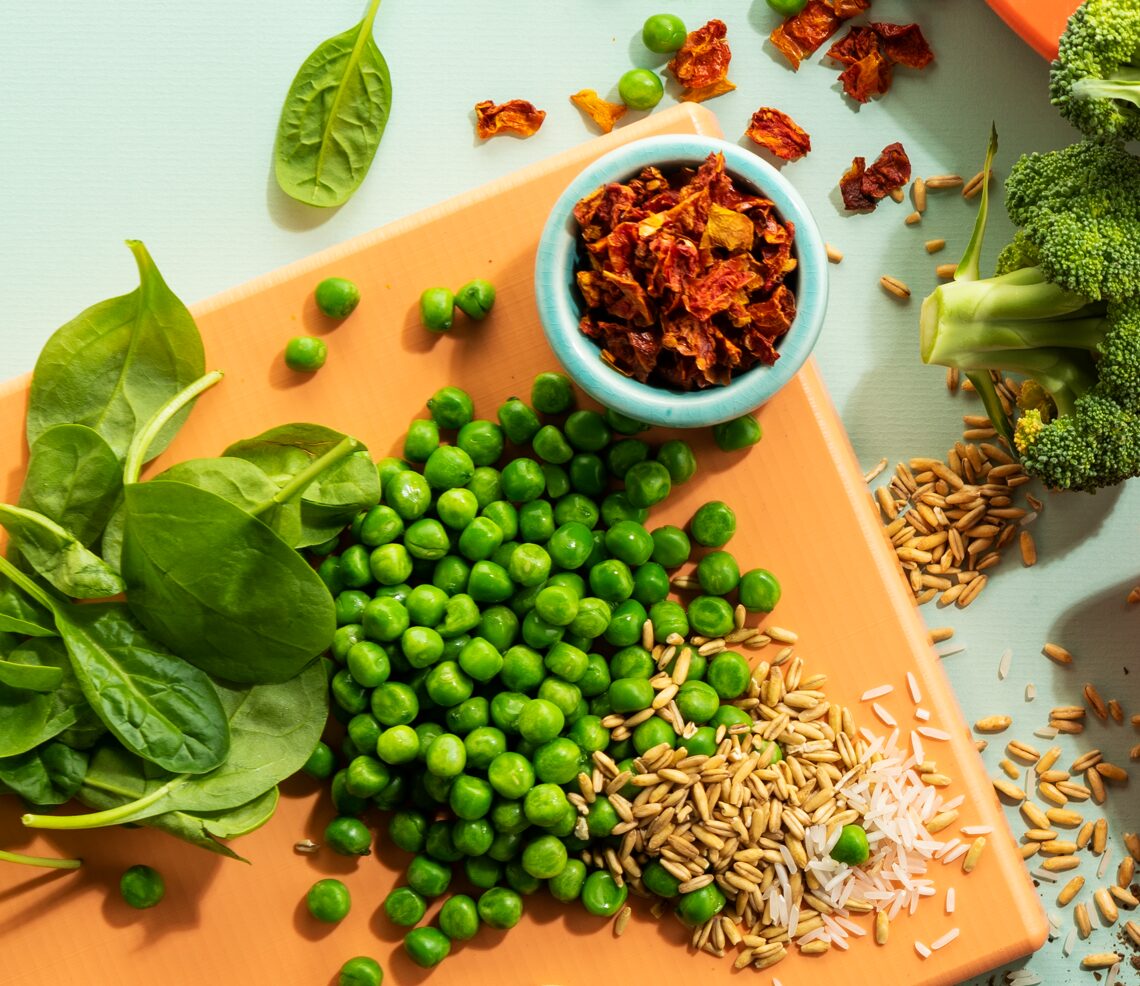 Ingrediënten van Imby plantaardige brokken: erwten, spinazie, haver, rijst en broccoli